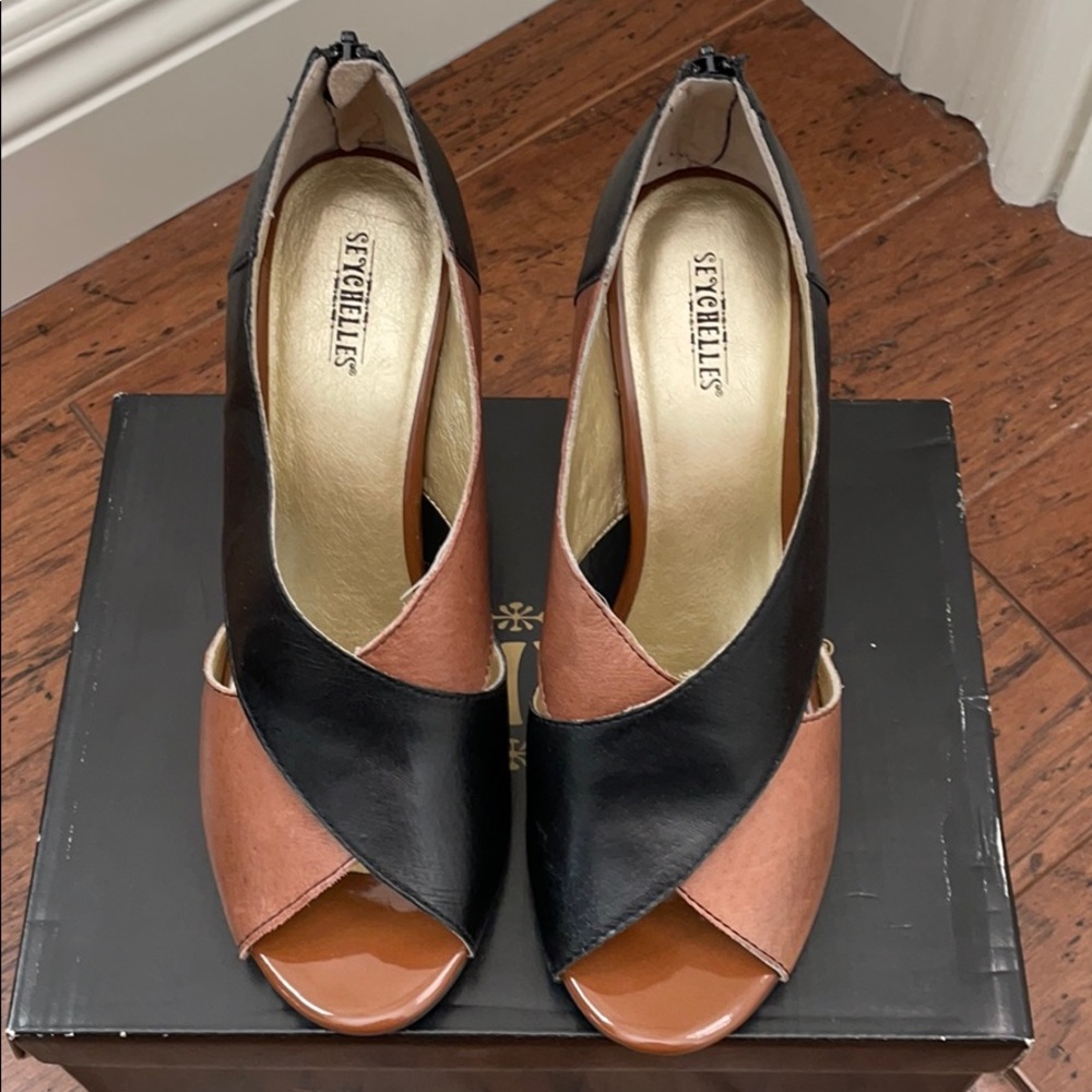 Seychelles Close Call Wedges black/whiskey Size 10